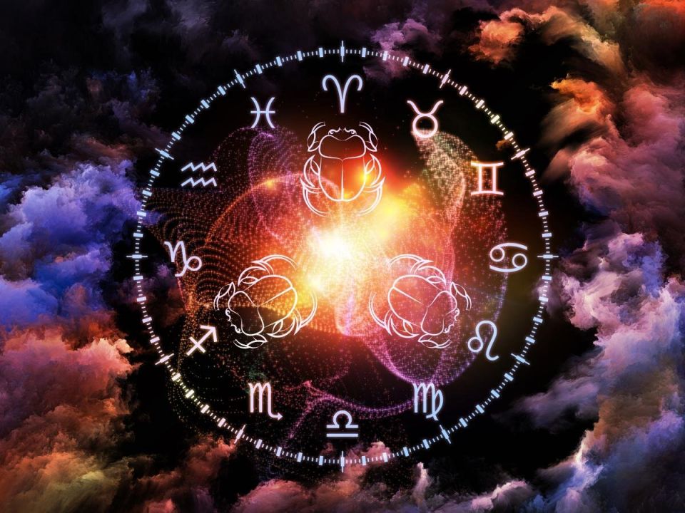   9 :     