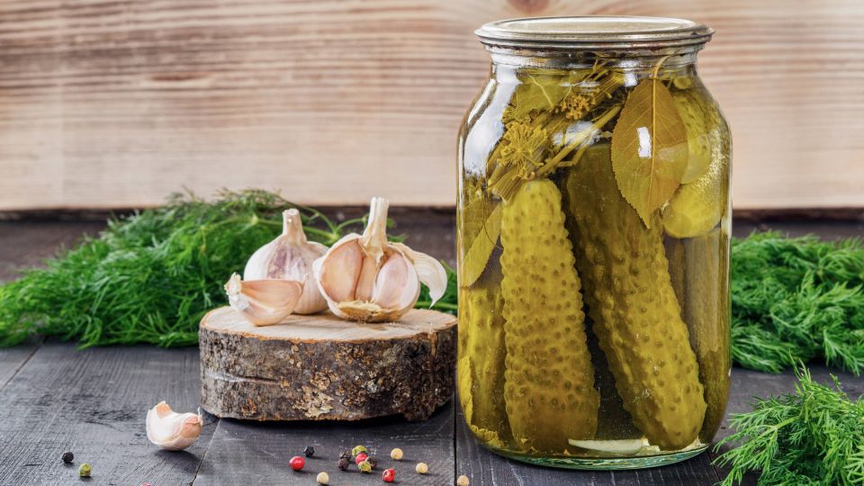 Как закрыть вкусные огурцы: способ, который не подведет