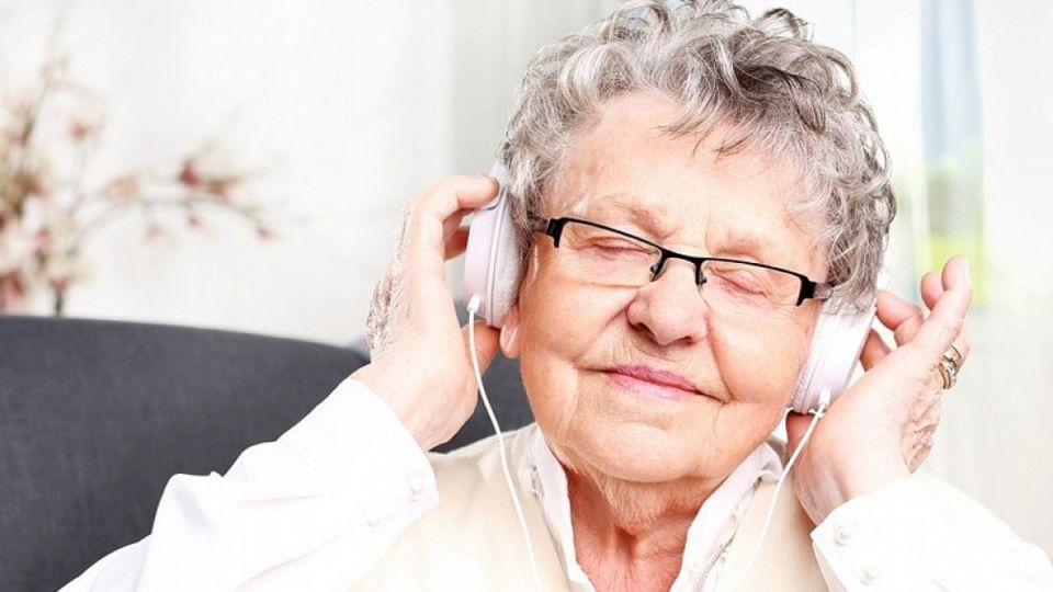 Звуки, которые исцеляют: как музыка улучшает качество жизни пожилых людей