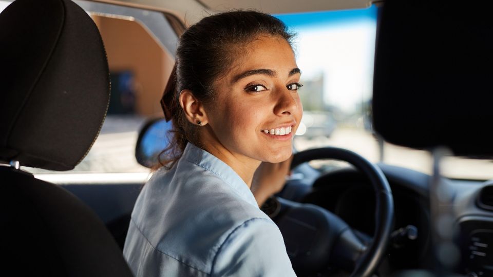 Вот как защитить себя от злоумышленников: точно не украдут сумку из машины