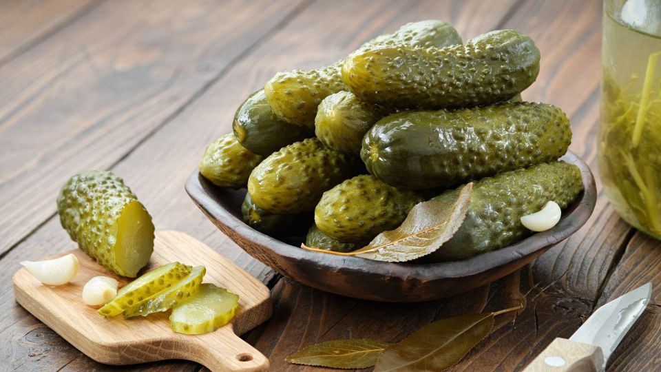 Хруст даже соседи услышат: просто замаринуйте огурцы с этой специей