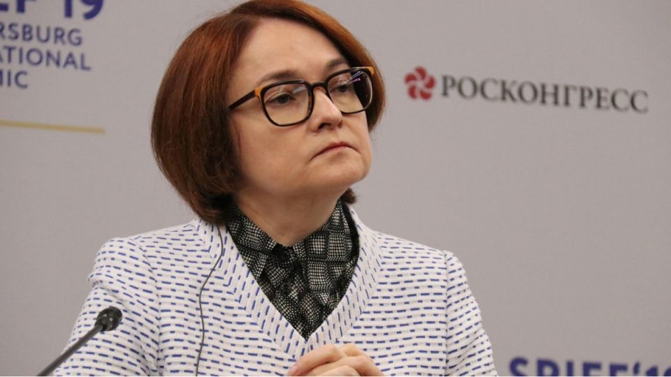 ЦБ России ужесточает контроль за зарплатными картами: банки обязаны проверять владельцев