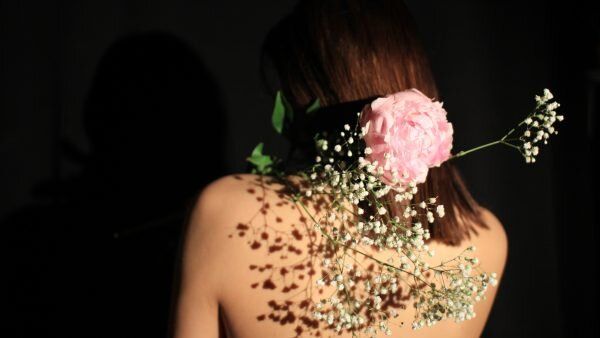 Прыщи на спине и плечах: причины и эффективные способы избавиться от проблемы