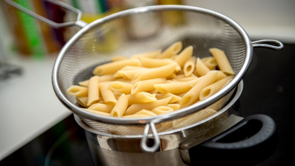 Не сбегут и не прилипнут: как сварить идеальные макароны и не стоять у плиты