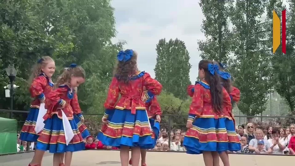 Праздничный концерт в парке «Дельфин»