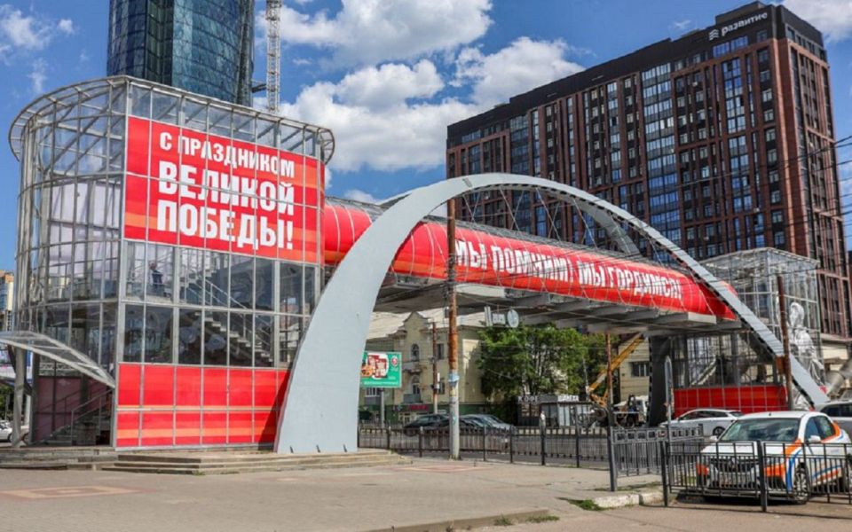 Подрядчик приступил к устранению дефектов в надземном пешеходном переходе у Центрального автовокзала на Московском проспекте