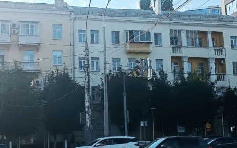 Место падения беспилотника перегородили сигнальной лентой
