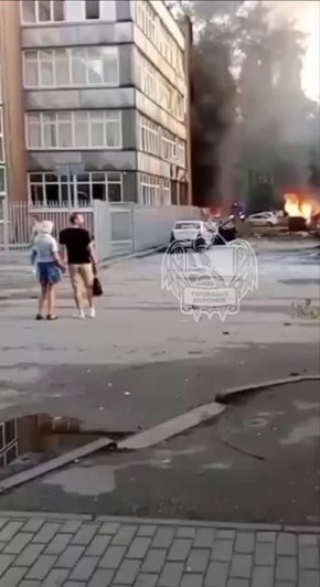 Горящие машины, разбитые стекла и обломки дронов на улицах: последствия атаки БПЛА на Воронеж