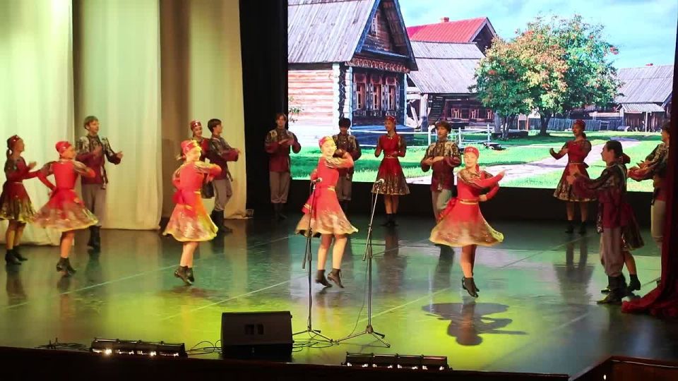 Во Дворце творчества детей и молодежи наградили воронежских педагогов и воспитателей