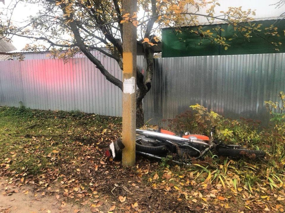 Сотрудники Госавтоинспекции устанавливают обстоятельства смертельного ДТП с участием мотоцикла в Лискинском районе