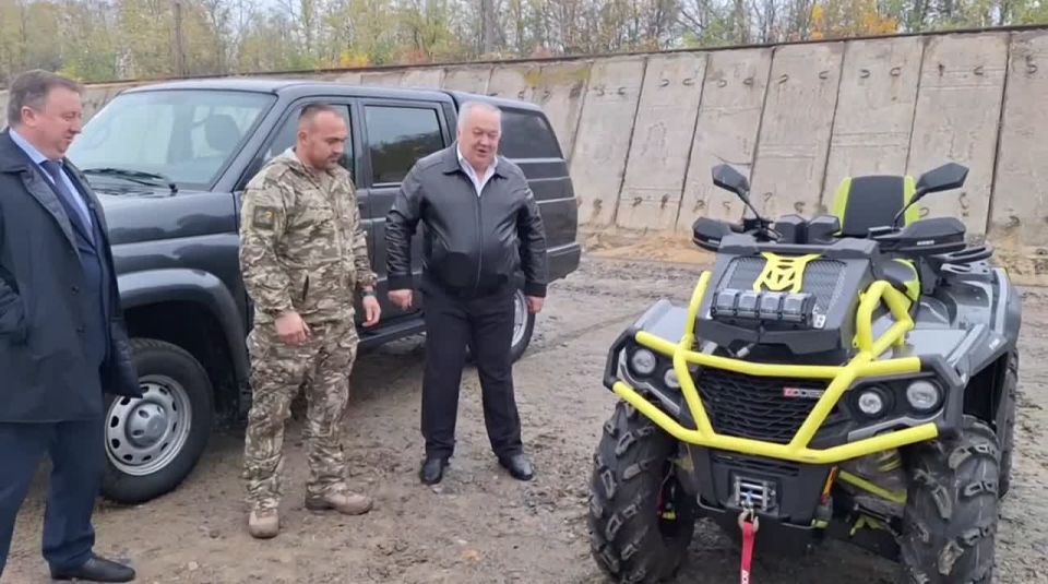 Александр Гусев: Сотрудники правительства области и подведомственных фондов передали большую партию помощи нашим военным