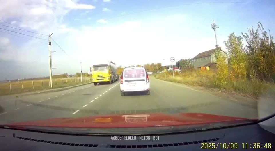 В ходе реагирования сотрудников Госавтоинспекции по Новоусманскому району на информацию, поступившую в чат-бот @Bespredelu_net36_bot был привлечен водитель к административной ответственности за нарушение ПДД