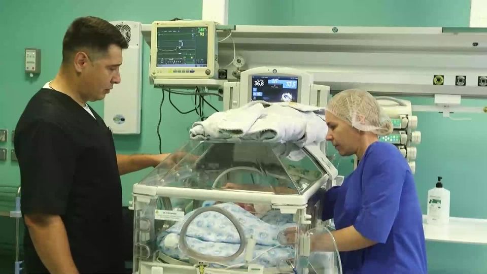 Они первыми встречают пациентов перед операцией и последними провожают из реанимации