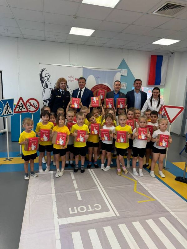 14 октября член Общественной палаты Российской Федерации Валерий Солдунов принял участие в организации и проведении тематического мероприятия для детей по основам безопасности дорожного движения «Безопасный путь домой»