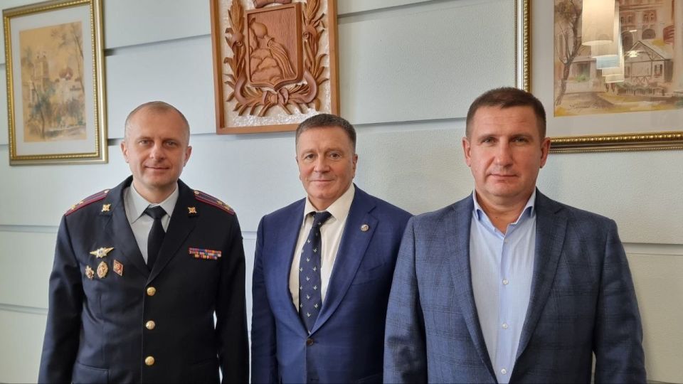 В ходе рабочей поездки члена Общественной палаты Российской Федерации Валерия Солдунова в Воронежскую область,15 октября 2025 года состоялась рабочая встреча с руководством Госавтоинспекции региона