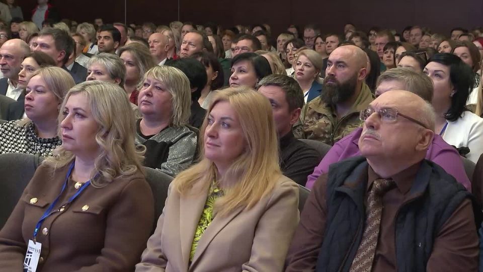 Помощь семьям бойцов СВО, 300-летие Воронежской Губернии и экологические проблемы региона — об этом и не только говорили на федеральном форуме «Сообщество»