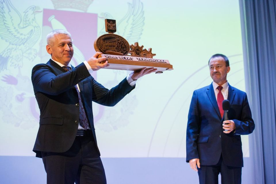 Юрий Матузов поздравил преподавателей и студентов ВГУИТ с 95-летием вуза