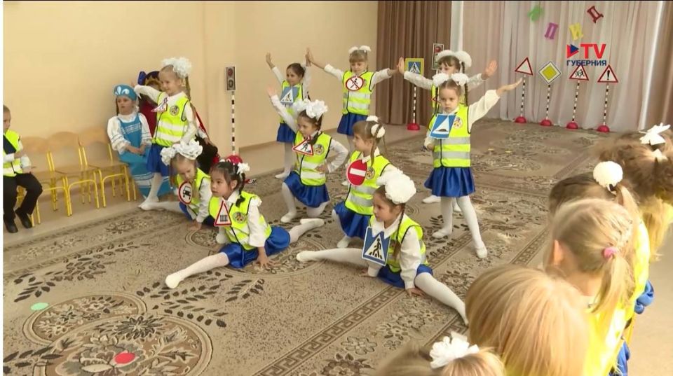 Торжественное посвящение в юные помощники инспекторов движения