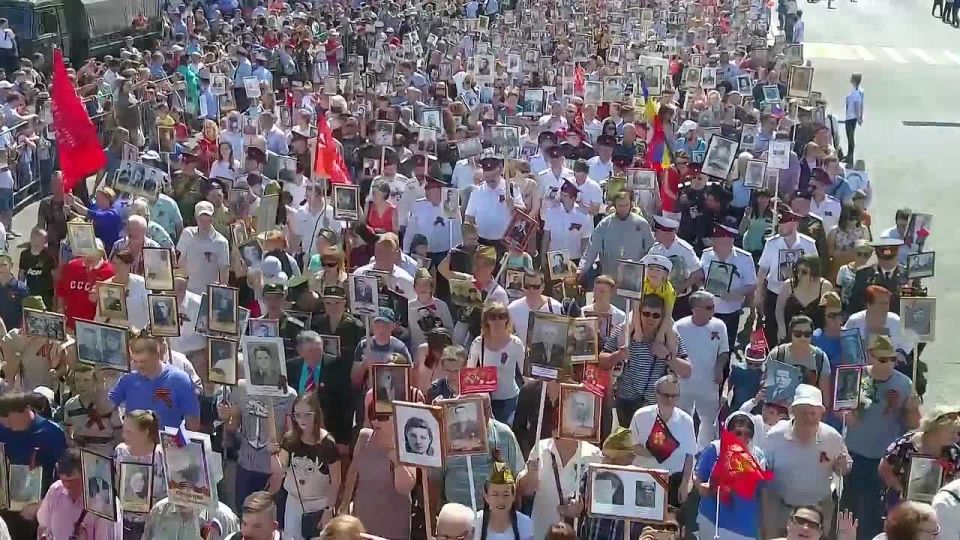 Сергей Петрин: Друзья! Как уже писал, вчера принимал участие в субботнике и любовался красотой нашего города