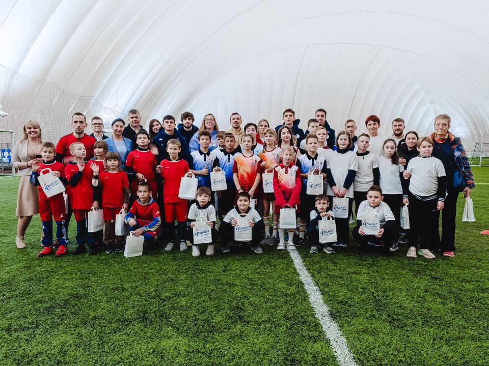 Сегодня наши игроки Макс Дзиов, Абдула Багамаев, Владислав Калиничев и Илья Васин открыли организованный правительством области футбольный турнир для команд детей из домов-интернатов Воронежа, Семилук и Боброва