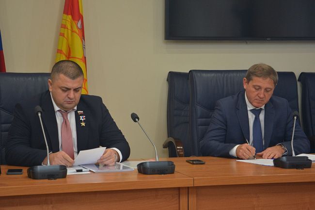 На заседании постоянных комиссий Думы по бюджету, экономике, планированию, налоговой политике и инвестициям и по экологии и природопользованию депутаты обсудили внесение изменений в муниципальную программу «Охрана окружающей...