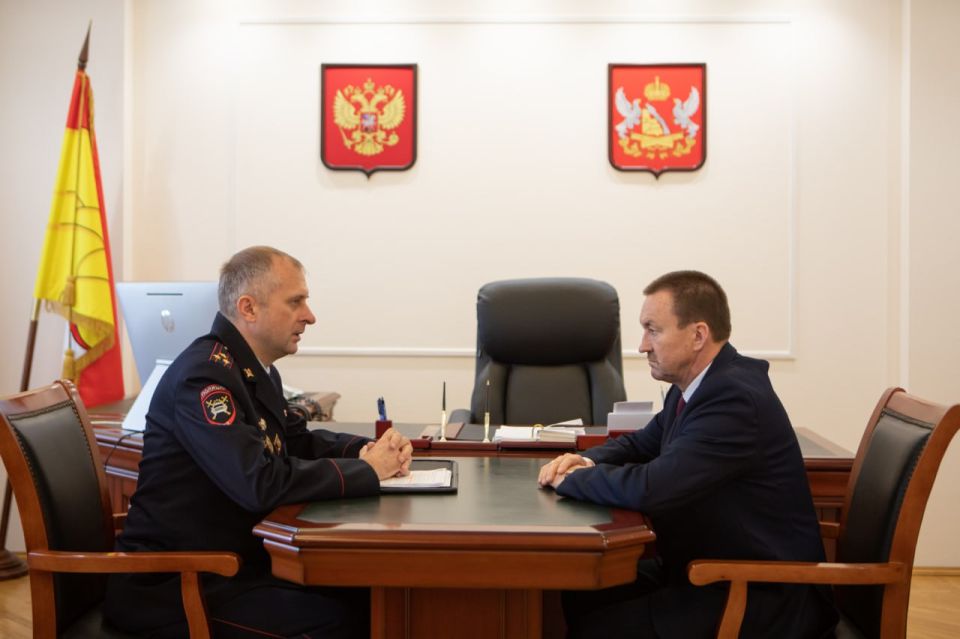 Председатель Воронежской областной Думы Юрий Матузов и начальник управления Госавтоинспекции ГУ МВД России по Воронежской области Евгений Шаталов наметили планы сотрудничества по повышению безопасности дорожного движения