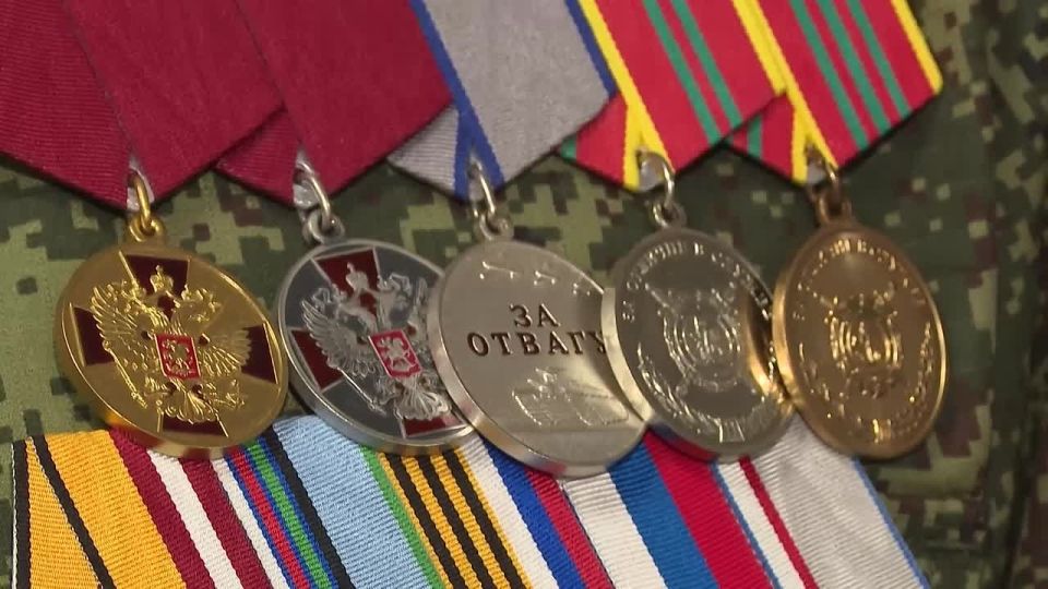 Патриотическая выставка, посвященная памяти героев СВО прошла в областной юношеской библиотеке имени Кубанёва