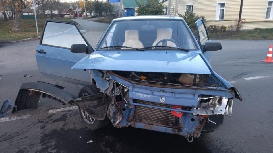 Сотрудники Госавтоинспекции устанавливают обстоятельства столкновения трех автомобилей в Павловском районе