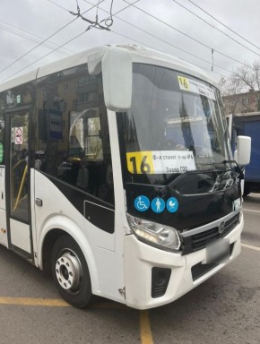 Автобус сбил трех человек на переходе в Воронеже