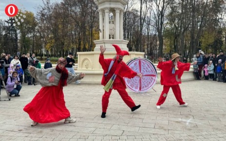 Выходные начались с праздника искусства, красок и детского смеха