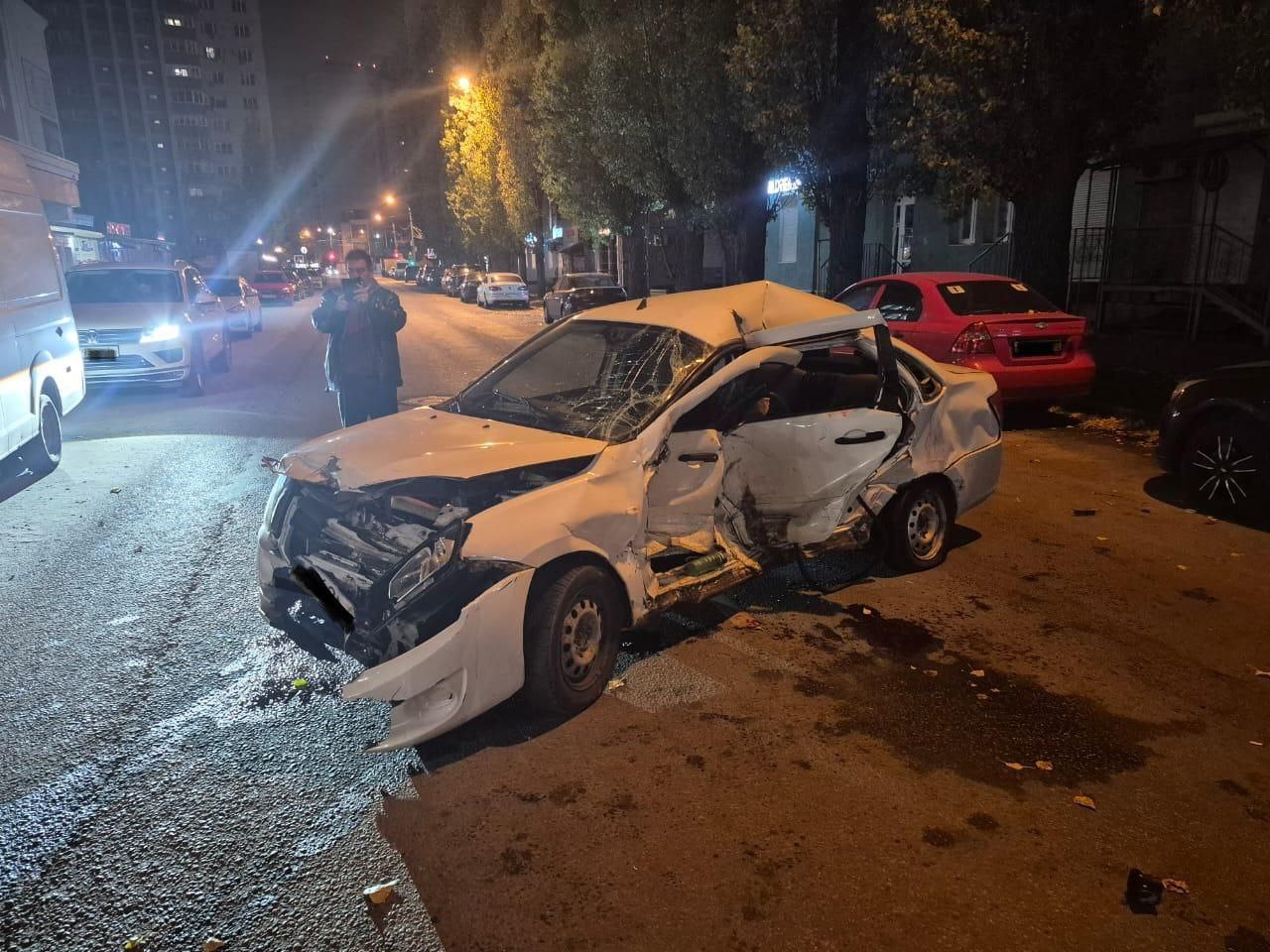Три человека пострадали в жутком массовом ДТП в Воронеже Три человека пострадали в жутком массовом ДТП в Воронеже