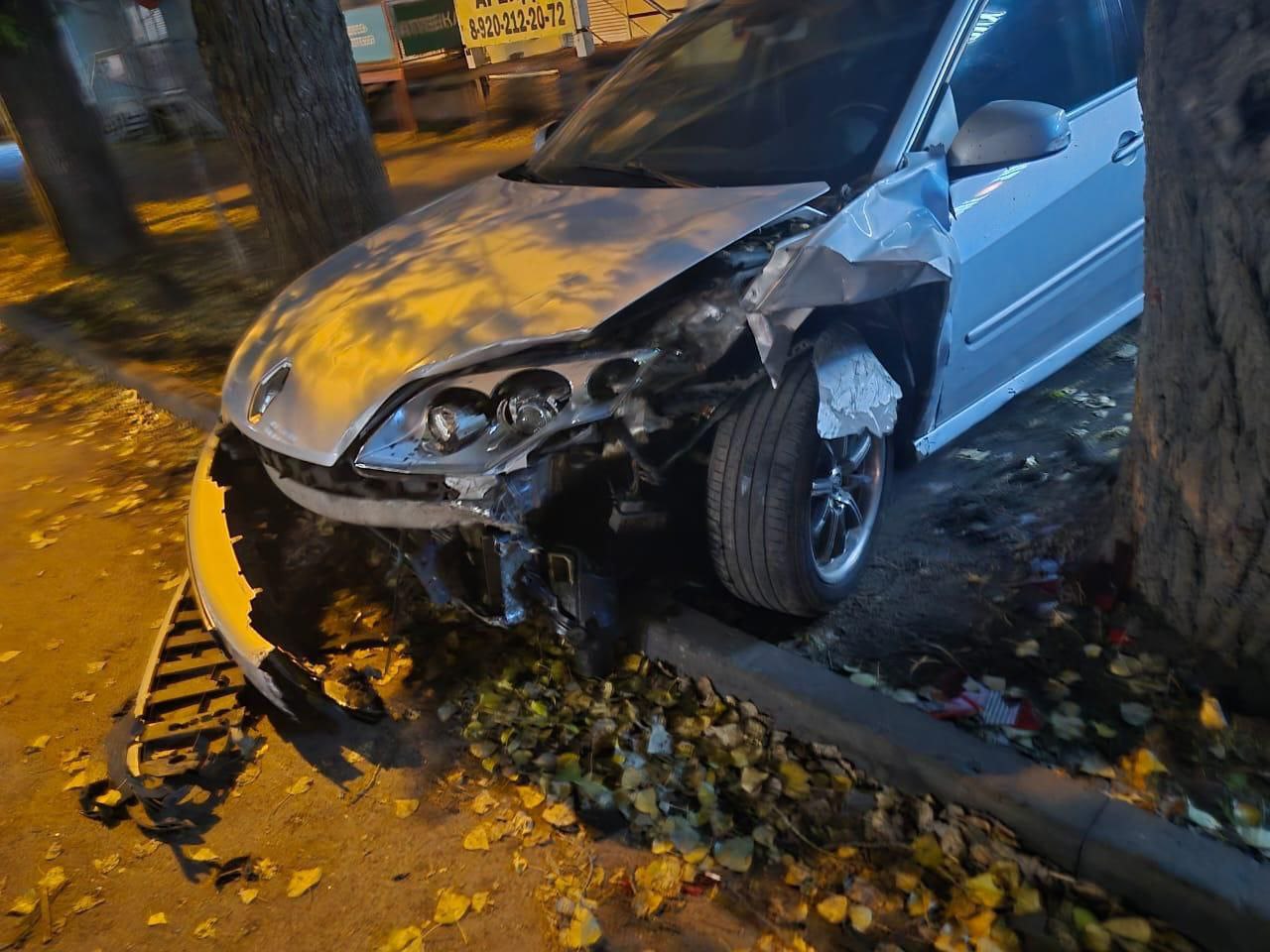 Три человека пострадали в жутком массовом ДТП в Воронеже Три человека пострадали в жутком массовом ДТП в Воронеже