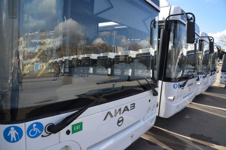 Губернатор Александр Гусев и председатель областной Думы Юрий Матузов поздравляют с Днем работника автомобильного и городского пассажирского транспорта: