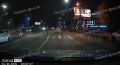 В центре Воронежа автомобиль на большой скорости едва не сбил 2 пешеходов на «зебре»