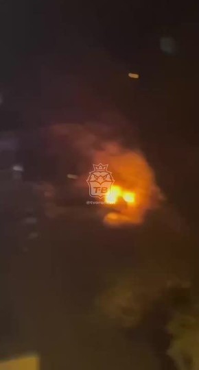 В Ленинском районе ночью загорелись 3 машины