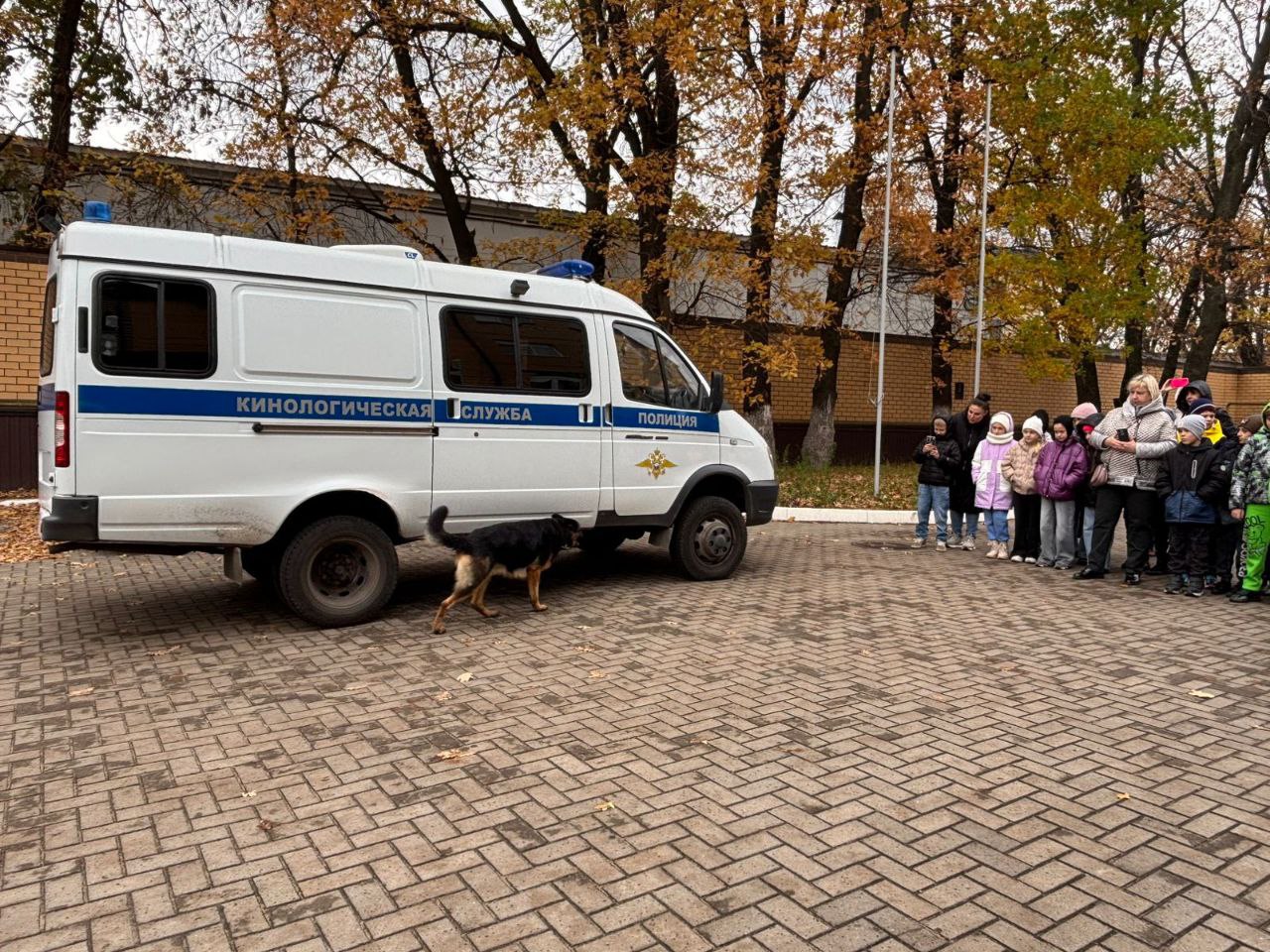 Воронежские школьники побывали в Центре кинологической службы МВД Воронежские школьники побывали в Центре кинологической службы МВД