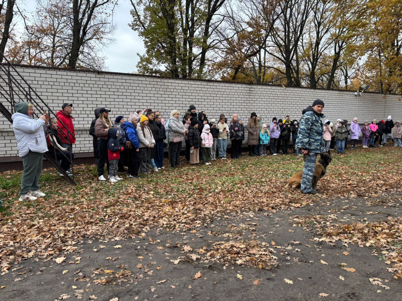 Воронежские школьники побывали в Центре кинологической службы МВД Воронежские школьники побывали в Центре кинологической службы МВД