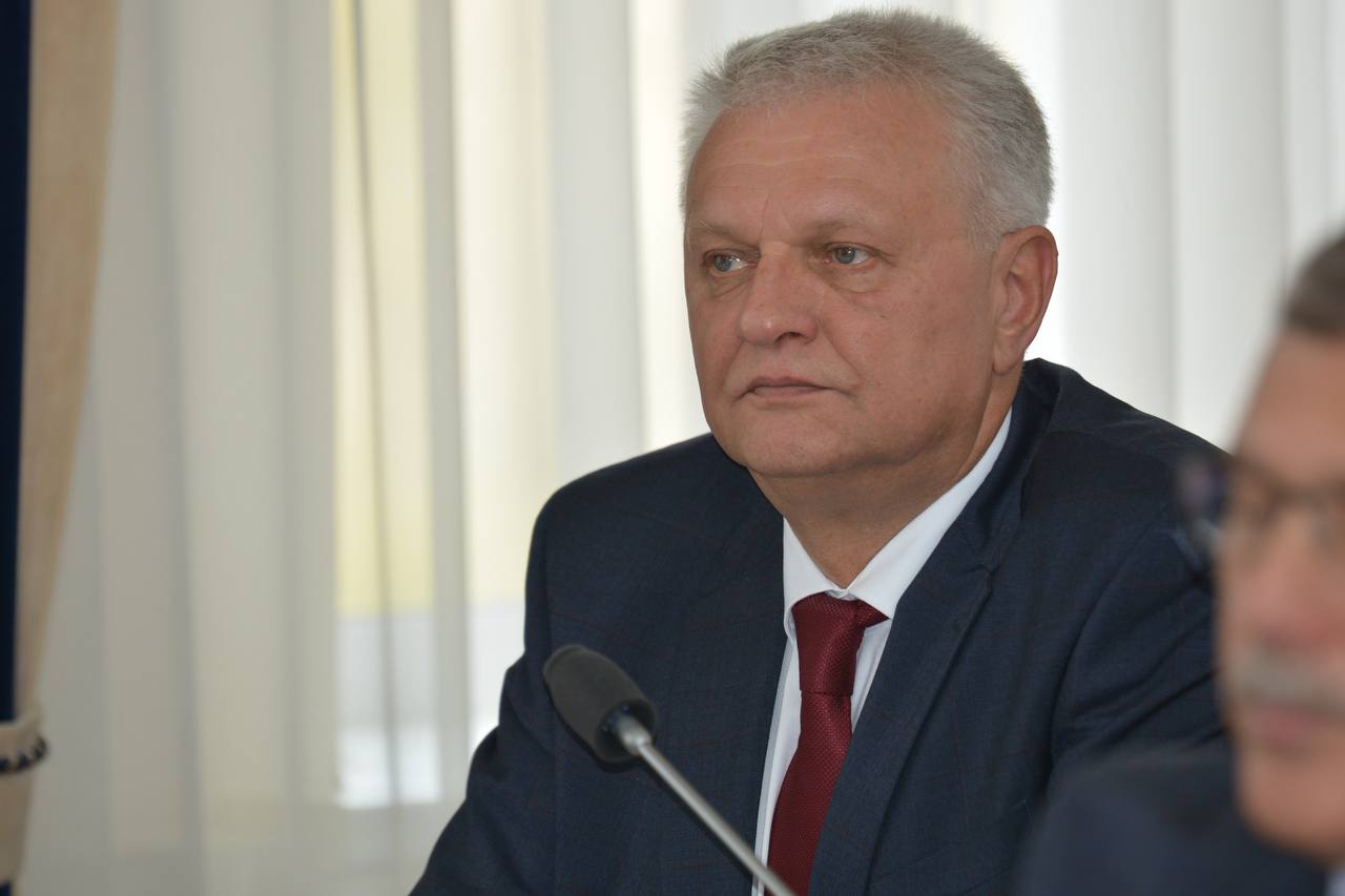 «Мерседес», кэшбек и два дома – на что живет воронежский депутат и новый гендиректор «Аксиомы» Юрий Яковлев