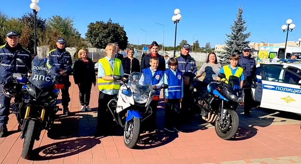 «дом - ШКОЛА - дом». В общеобразовательной школе №100 областного центра прошел День дорожной безопасности с участием заместителя начальника Госавтоинспекции по Воронежской области