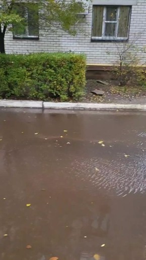 Так выглядят "сделанные" ливневки вокруг нового стадиона "Факел", и "проведенное" благоустройство дворов! Народные деньги потрачены, никто за результат не отвечает!