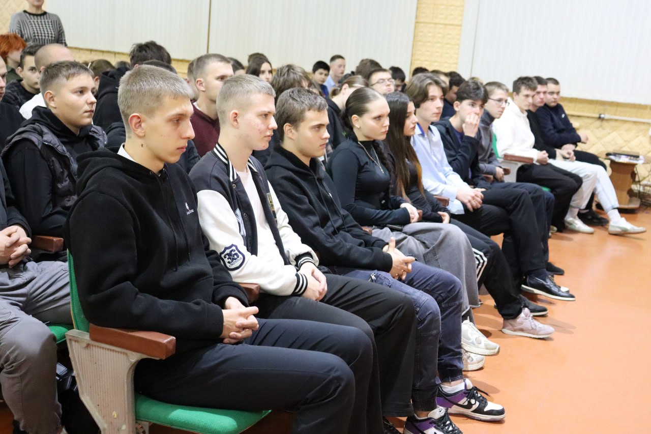 В Семилукском районе полицейские и общественники провели встречи по вопросам кибербезопасности В Семилукском районе полицейские и общественники провели встречи по вопросам кибербезопасности