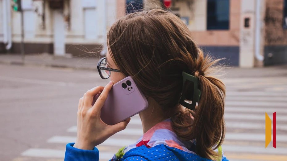 Школьников предупредили о новой схеме мошенничества зарубежных аферистов на сервисах знакомств