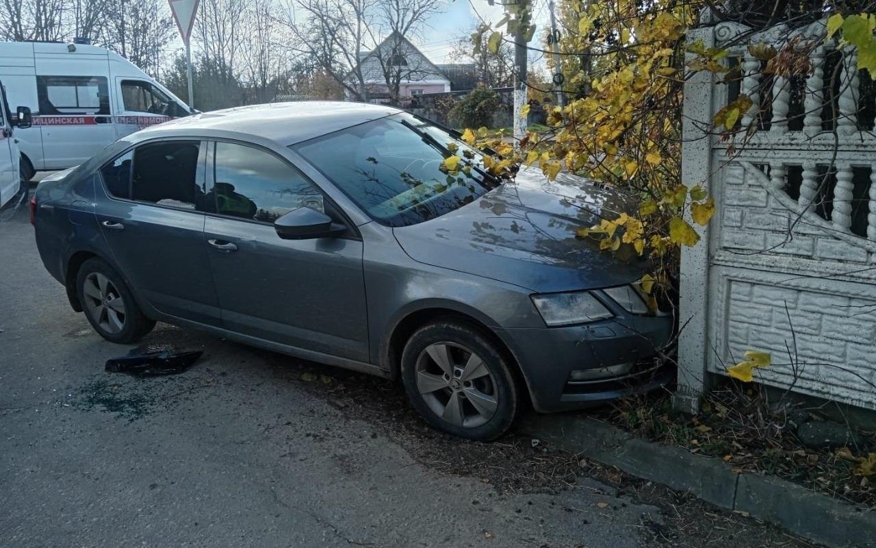 В Семилуках водитель иномарки съехал в кювет и погиб