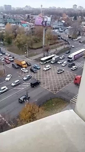 На пересечении улицы 45 Стрелковой Дивизии и Московского проспекта не работают светофоры