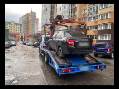 За парковку на тротуаре у дома 142/8 по улице Шишкова эвакуированы автомобили: