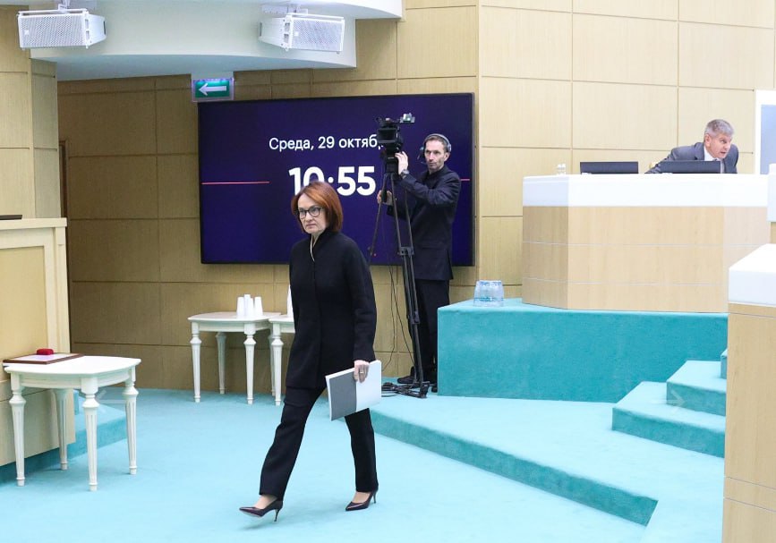 Молчали три часа: у воронежских сенаторов не нашлось вопросов к Силуанову и Набиуллиной Молчали три часа: у воронежских сенаторов не нашлось вопросов к Силуанову и Набиуллиной