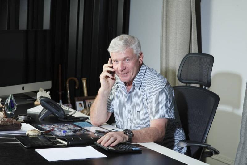 Пряники, мотоциклы и ретро-авто – как живет депутат Воронежской облдумы Сажин