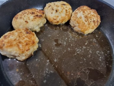 Секрет невероятно сочных котлет: продукт, который перевернет ваше представление о готовке