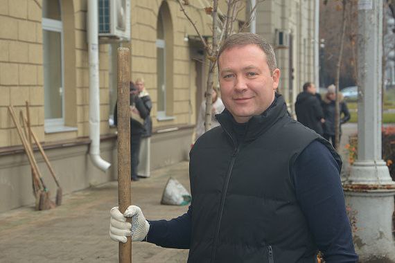 Накануне Дня народного единства депутаты городского парламента приняли участие в экологической акции Накануне Дня народного единства депутаты городского парламента приняли участие в экологической акции