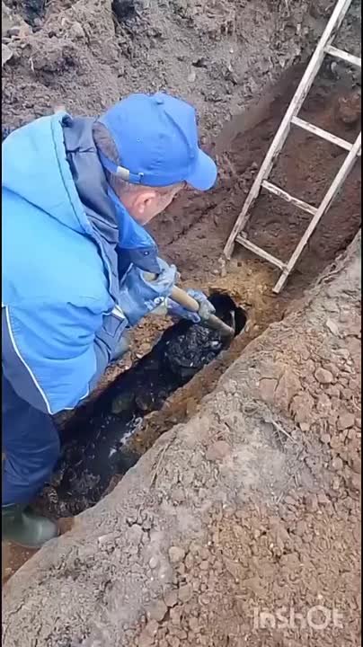 Отвратительный сюрприз достали из трубы воронежские коммунальщики